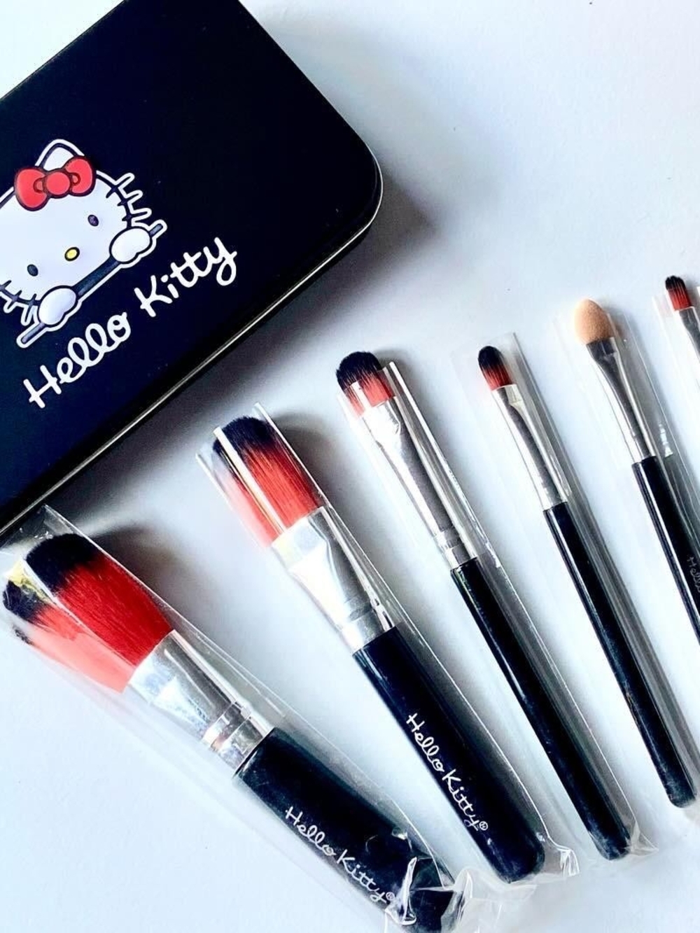 Hello Kitty Black Brush Set with Red Bristles